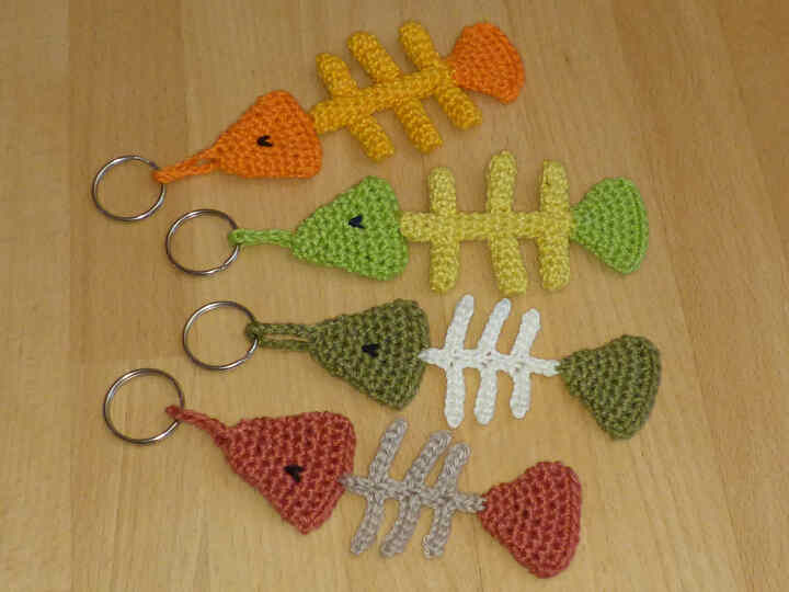Häkelanleitung Schlüsselanhänger "Fischgräte", 2 Modelle, Taschenbaumler
