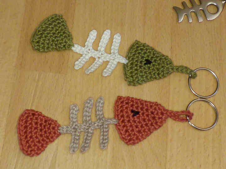 Häkelanleitung Schlüsselanhänger "Fischgräte", 2 Modelle, Taschenbaumler