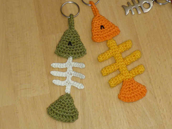 Häkelanleitung Schlüsselanhänger "Fischgräte", 2 Modelle, Taschenbaumler