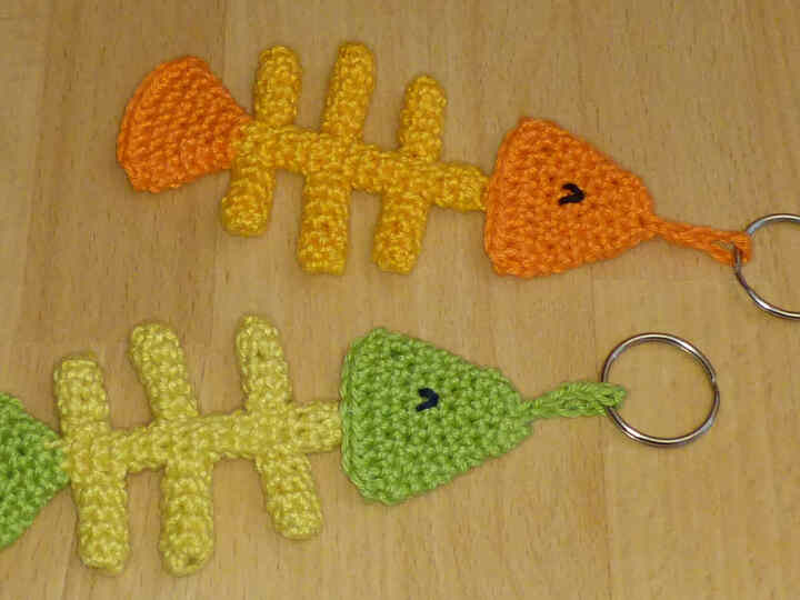 Häkelanleitung Schlüsselanhänger "Fischgräte", 2 Modelle, Taschenbaumler