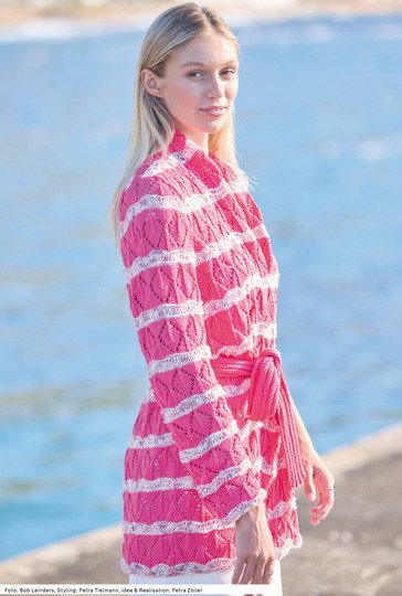 Lange Jacke mit Ajourmuster und Gürtel