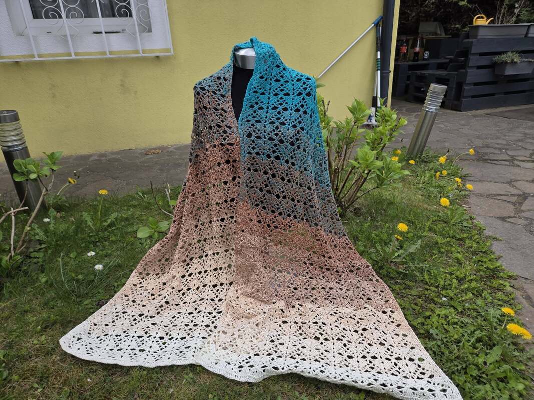 Loratil - luftiger Schal oder Stola / Poncho im Dreiecksmuster - Bild 24