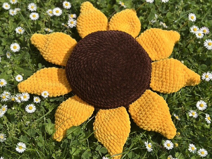 Kostenlose Häkelanleitung für eine kuschelige Sonnenblume