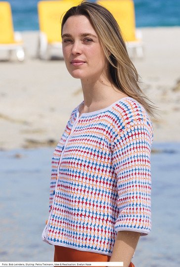 Häkeljacke mit bunten Streifen