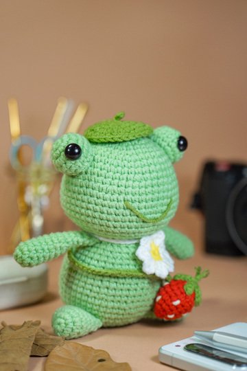 Green frog and strawberry pattern PDF