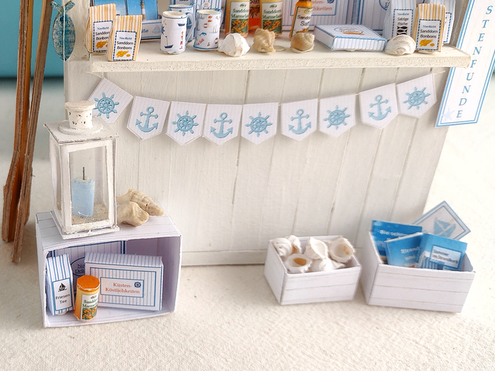 Miniatur Küsten-Souvenirstand-Set 1:12 – Bastelbögen & Anleitung