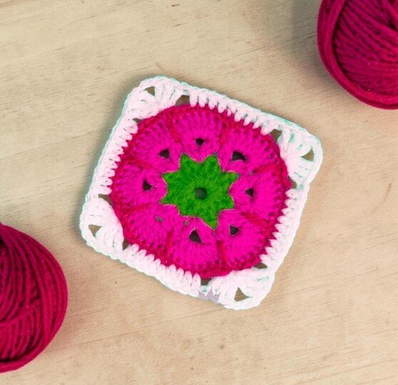 Starburst Granny Square Pattern – Retro Floral Crochet Motif Video Tutorial