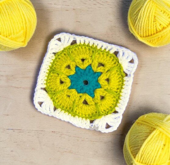 Starburst Granny Square Pattern – Retro Floral Crochet Motif Video Tutorial