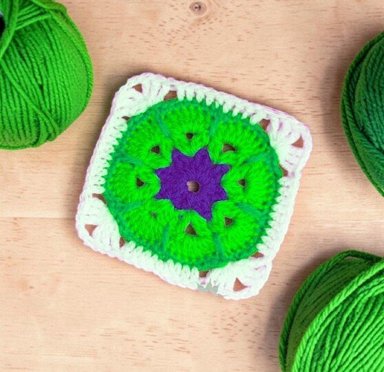 Starburst Granny Square Pattern – Retro Floral Crochet Motif Video Tutorial