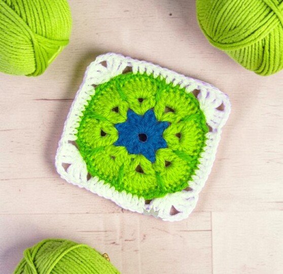 Starburst Granny Square Pattern – Retro Floral Crochet Motif Video Tutorial