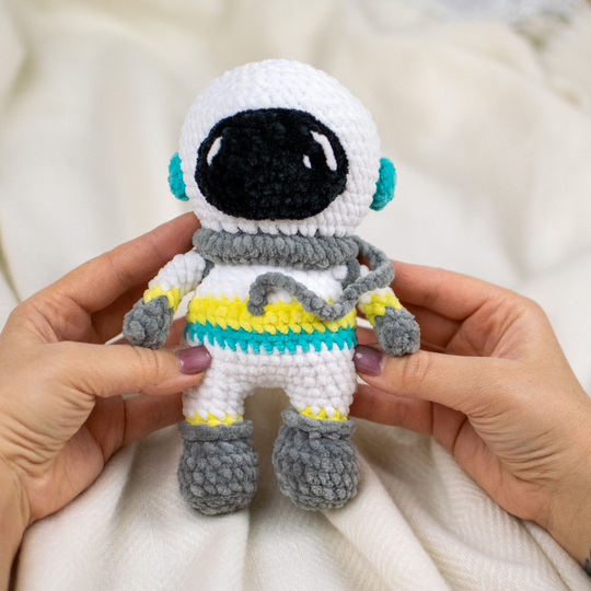 Astronaut Crochet Pattern – Plush Space Amigurumi PDF Tutorial in English &