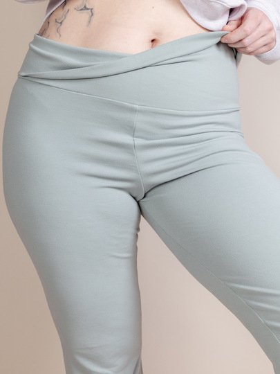 Mid-Rise Leggings mit Foldover-Bund & Flared Leg – Regular Gr. 30-48