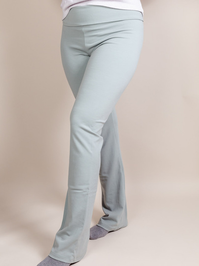 Mid-rise leggings with foldover waistband & flared leg – Women sizes 30–48