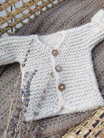 Babyjacke im Grobstrick stricken | Anleitung Babyjäckchen
