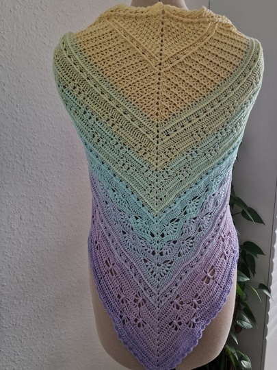 Häkelanleitung für das Dreieckstuch "Rising Summer"
