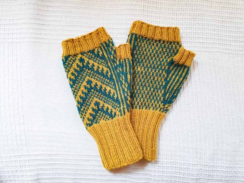 LINDELBRUNN fingerless mittens - Image 3