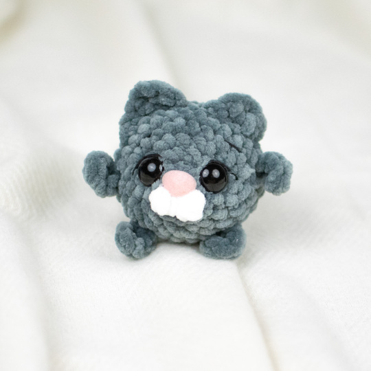 Pocket Puff Babys Häkelanleitung – Mini Hase & Katze aus Plüschgarn