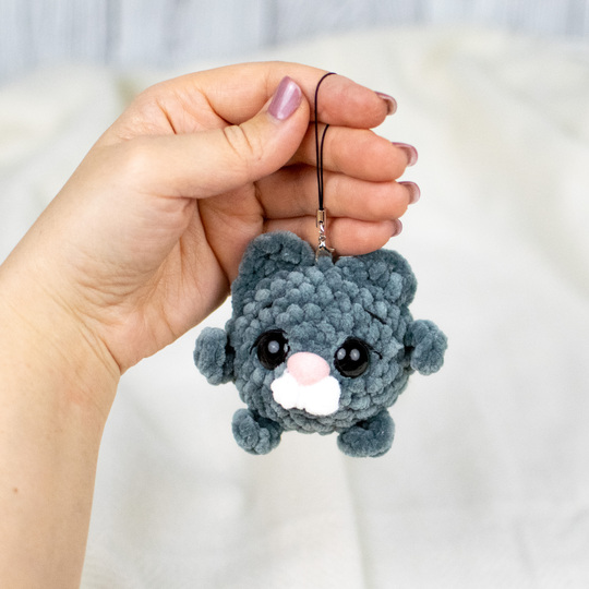Pocket Puff Babys Häkelanleitung – Mini Hase & Katze aus Plüschgarn