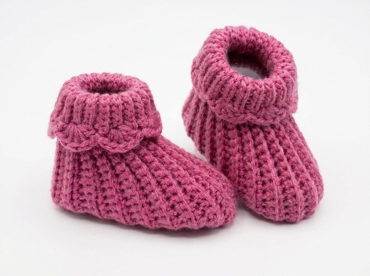 Easy Baby Booties with Decorative Border – Crochet Pattern