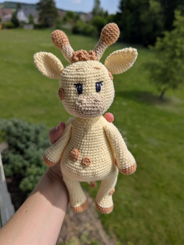 Anleitung: Süße Giraffe Gisi im verspielten Hosenrock - Bild 4