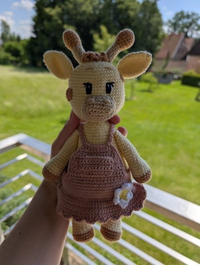 Anleitung: Süße Giraffe Gisi im verspielten Hosenrock