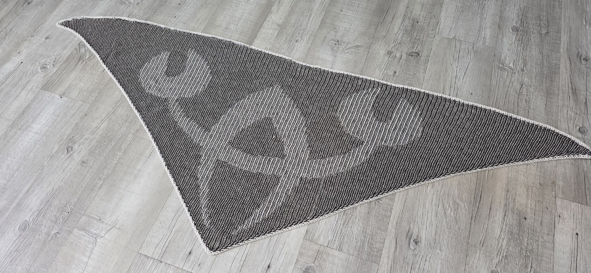 Cancer, Shadow Knitting, Illusion Knitting, Motif Shawl