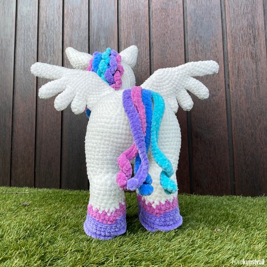 PDF Häkelanleitung DE/EN für „Ruby das Einhorn“, Design by @buerokunstvoll