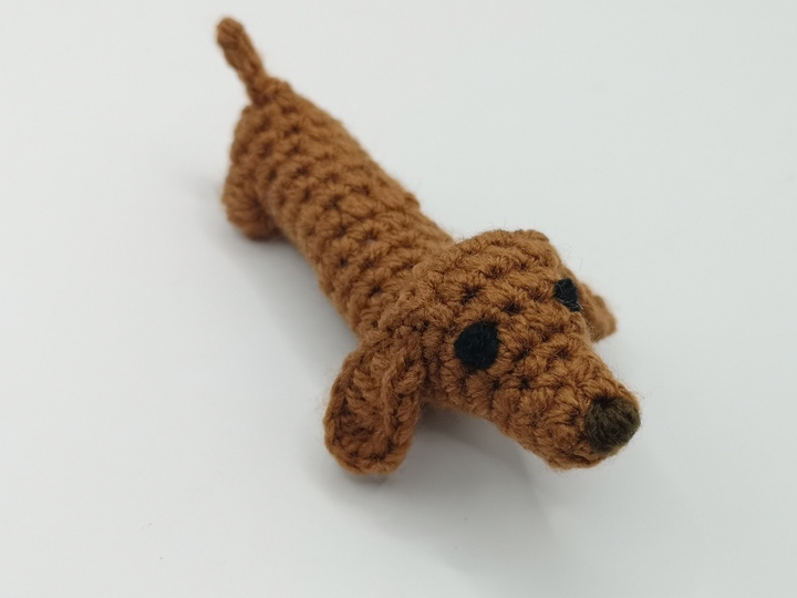 Mini-Dackel ohne Zusammennähen - Häkelanleitung von NiggyArts