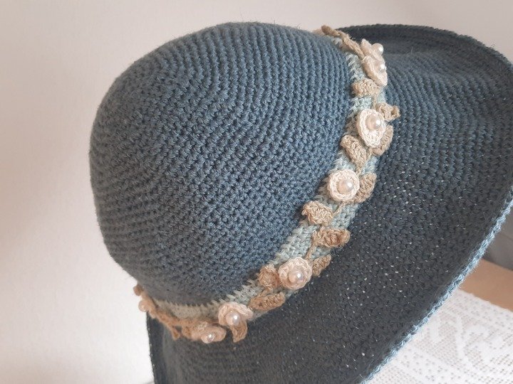 Häkelanleitung eleganter Sommerhut aus Leinengarn