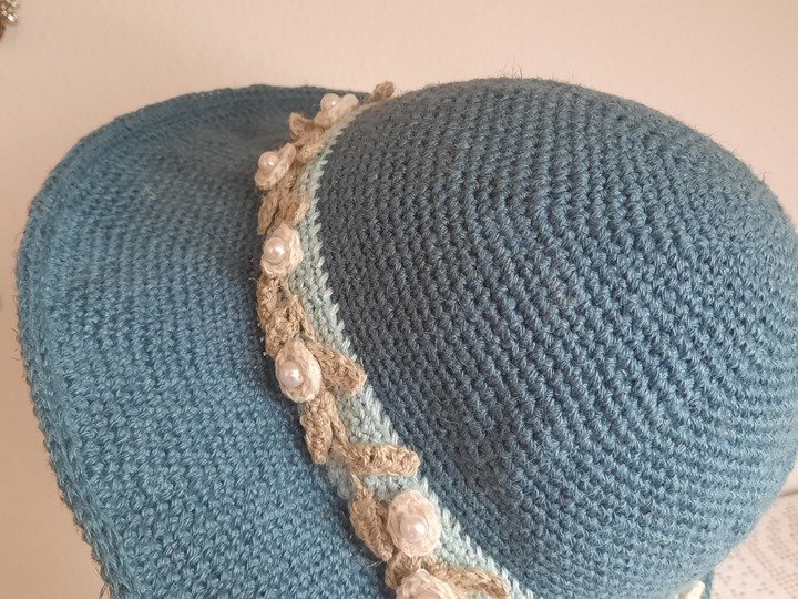 Häkelanleitung eleganter Sommerhut aus Leinengarn