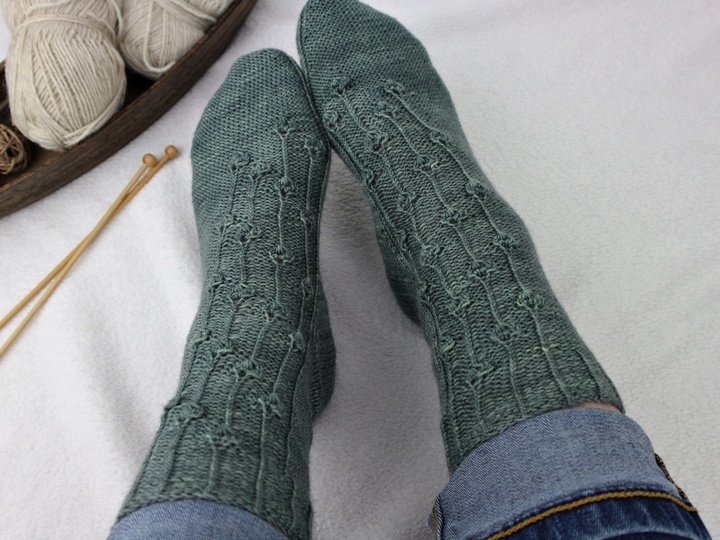 Strickanleitung Socken für Damen mit Strukturmuster und Käppchenferse