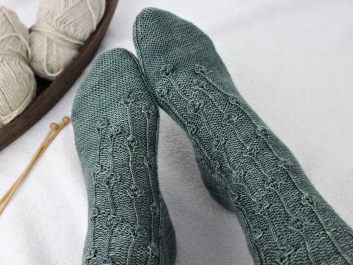 Strickanleitung Socken für Damen mit Strukturmuster und Käppchenferse