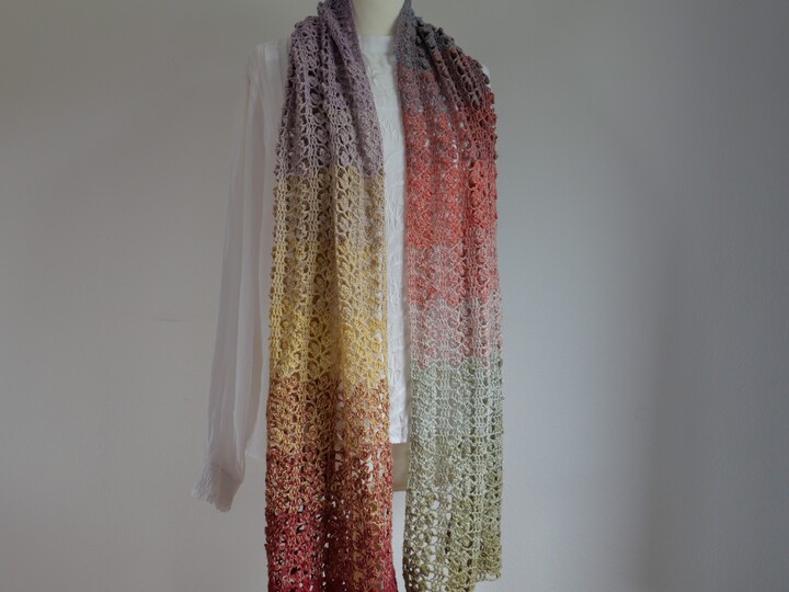 Crochet Pattern: Blätterranken Shawl – An Airy Gradient Crochet Shawl