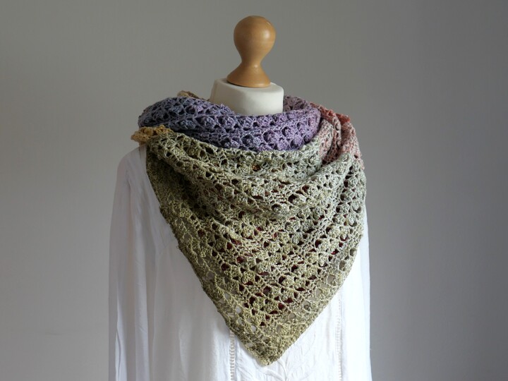 Crochet Pattern: Blätterranken Shawl – An Airy Gradient Crochet Shawl