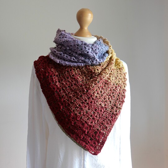 Crochet Pattern: Blätterranken Shawl – An Airy Gradient Crochet Shawl