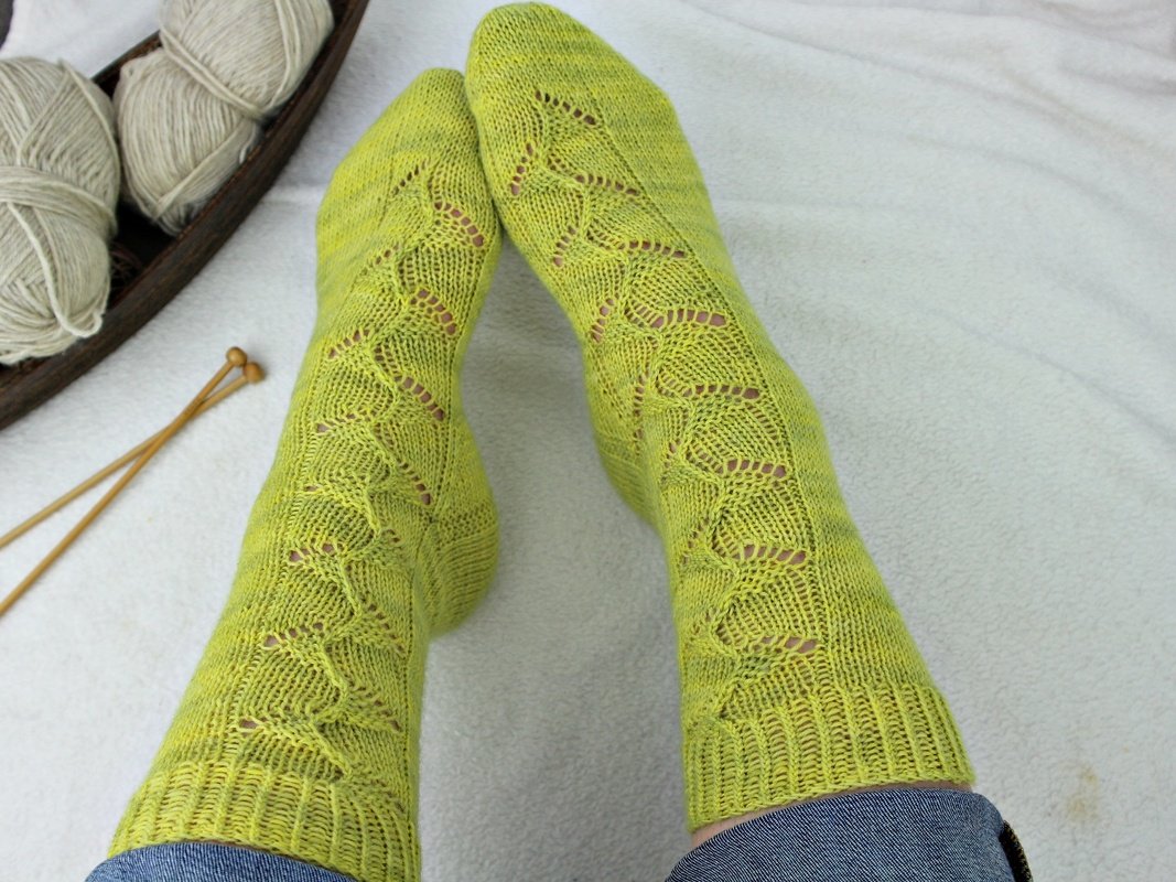 Strickanleitung Socken mit Blattmuster – Ivy Dance Socken mit Lacemuster - Bild 3