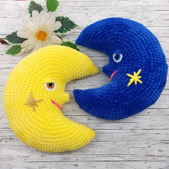 Moon - amigurumi or neck pillow - crochet pattern