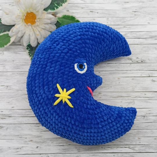 Moon - amigurumi or neck pillow - crochet pattern