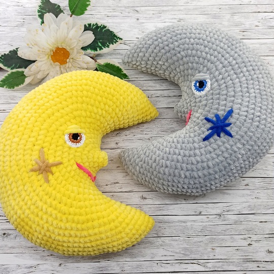 Moon - amigurumi or neck pillow - crochet pattern