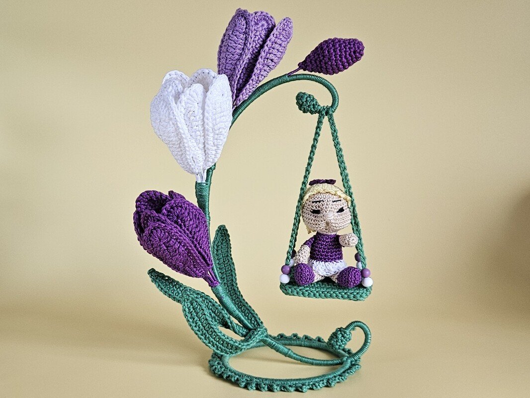 Katia Krokus – Blumenkind mit Krokusblüte und Schaukel Häkelanleitung - Bild 2