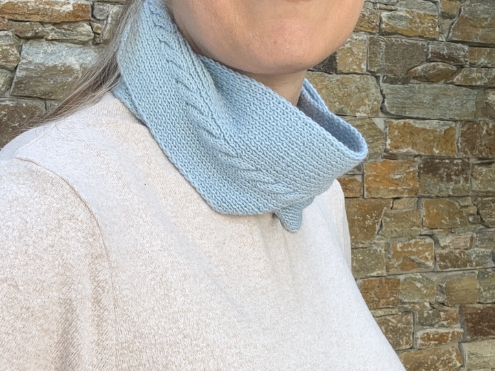 Miniscarf Linje – Timeless Slit Scarf with a Scandinavian Look – Knitting