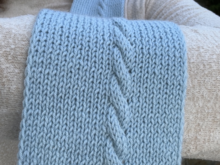 Miniscarf Linje – Timeless Slit Scarf with a Scandinavian Look – Knitting