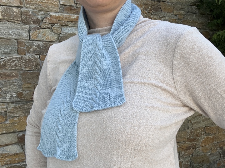 Miniscarf Linje – Timeless Slit Scarf with a Scandinavian Look – Knitting