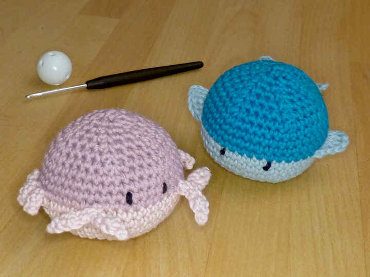 Häkelanleitung Babyrasseln Wal & Krabbe, Spieluhr, Babyspielzeug