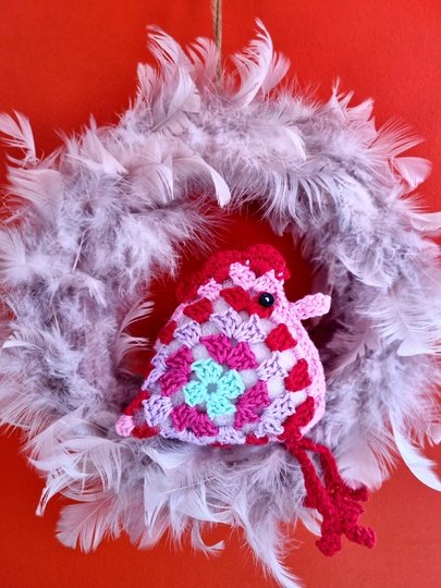 Freebook Häkelanleitung „Granny Chicka“ – süßes Granny-Square-Huhn