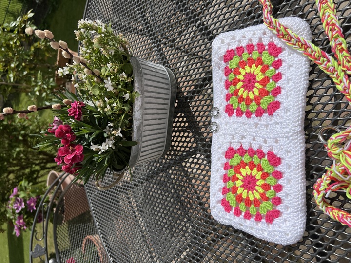 Häkeltasche Granny Pochette – Anleitung mit PDF-Download