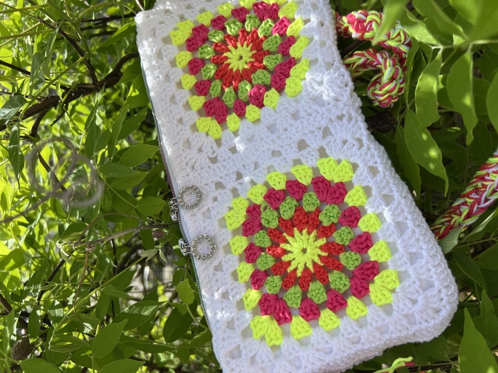 Häkeltasche Granny Pochette – Anleitung mit PDF-Download