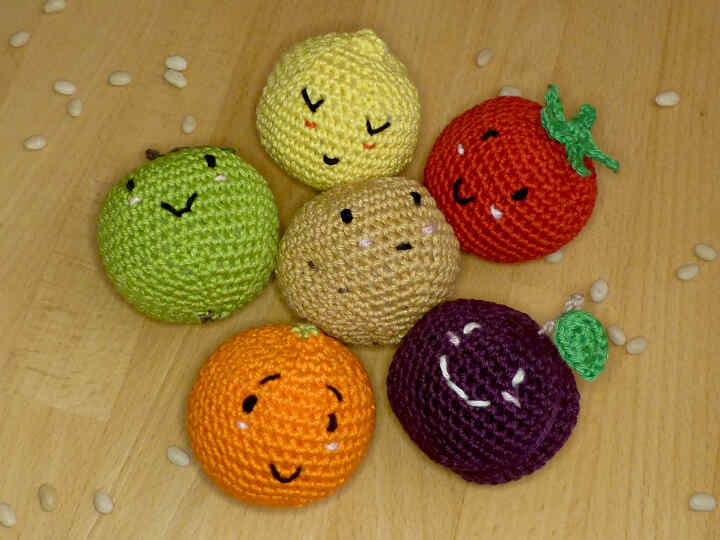 Crochet pattern fruit juggling balls