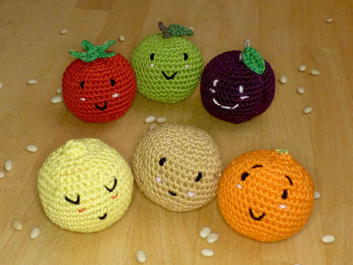 Crochet pattern fruit juggling balls