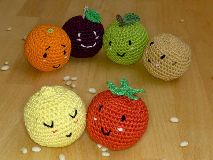 Crochet pattern fruit juggling balls